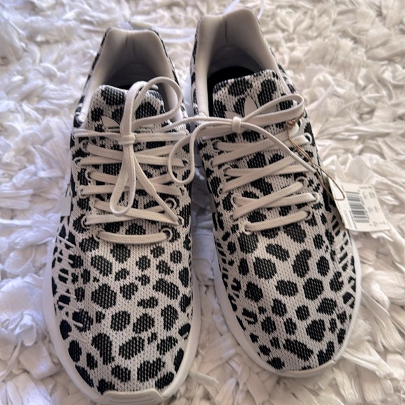 NWT Adidas Swift Run 22 Leopard Sneakers - Picture 6 of 10